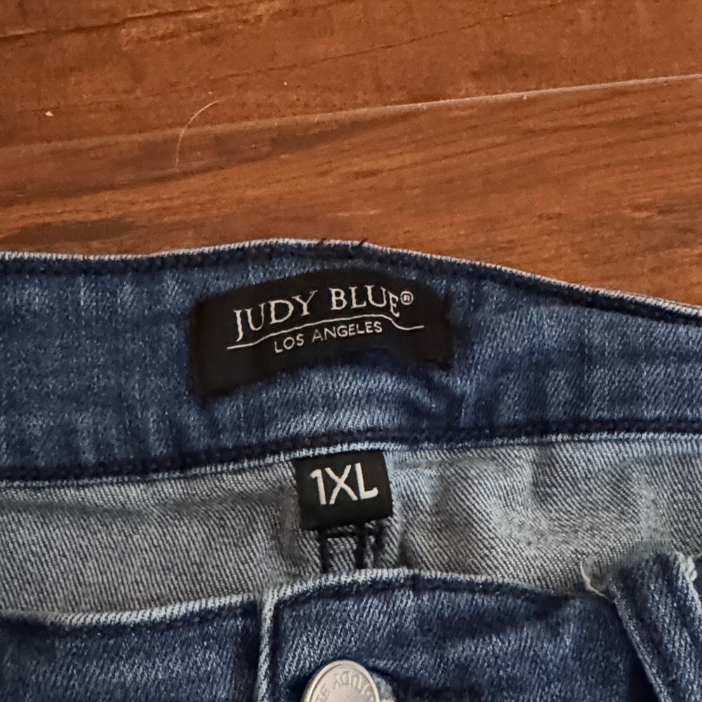 Judy Blue Medium Wash Rolled Hem Denim Shorts - Picture 2 of 3